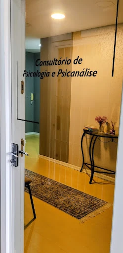 Consultório acolhedor da Psicóloga Isis Amanda Quadri
